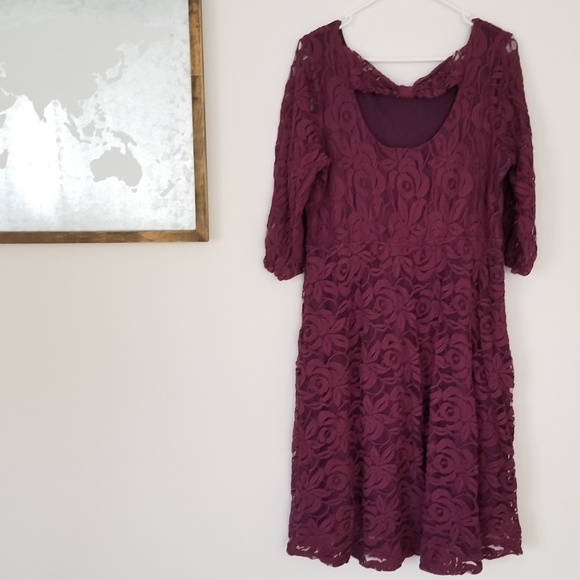 🌟HP🌟Burgundy Lace Dress with Open Top Back - Picture 2 of 8